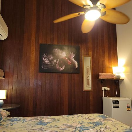 Travellers Paradise Cairns Kültér fotó A room at the hotel