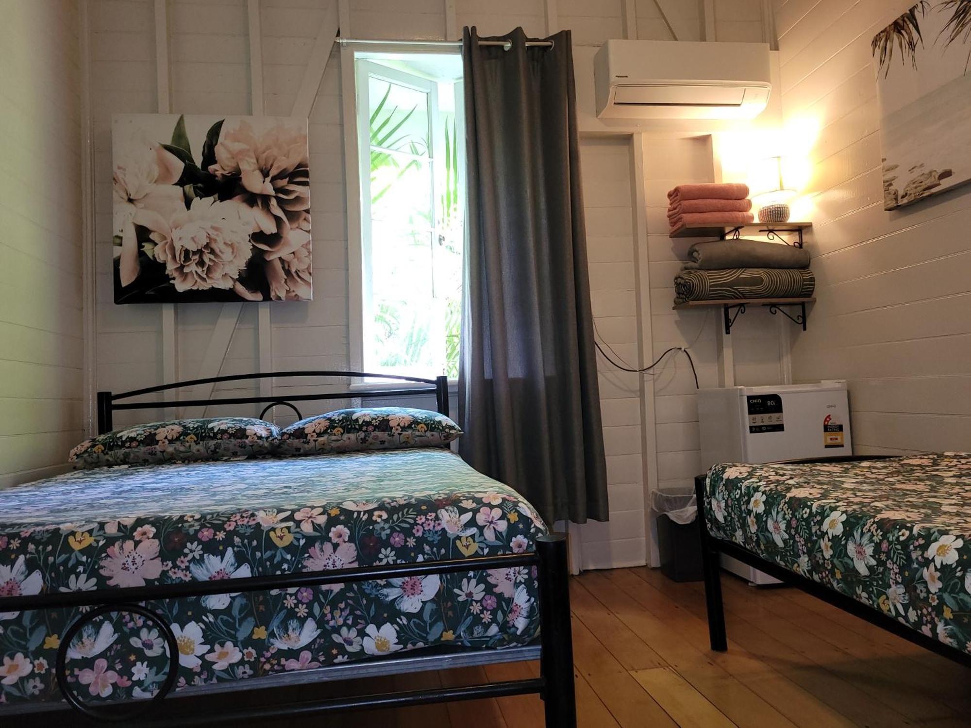 Travellers Paradise Cairns Kültér fotó A room at the hostel